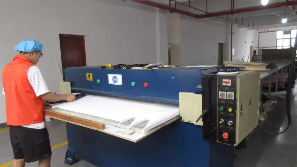 03 Real Factory Show Case Cutting A