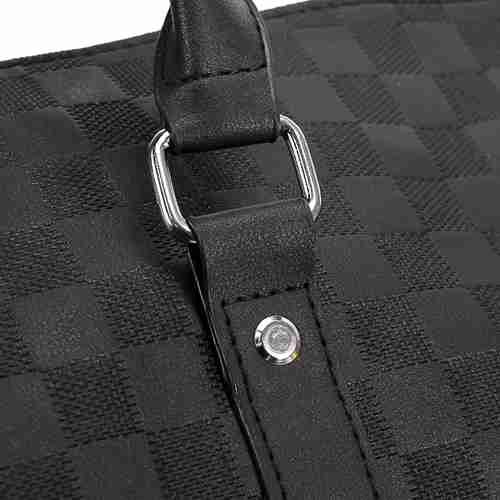 Sturdy Hardware reinforced shoulder straps